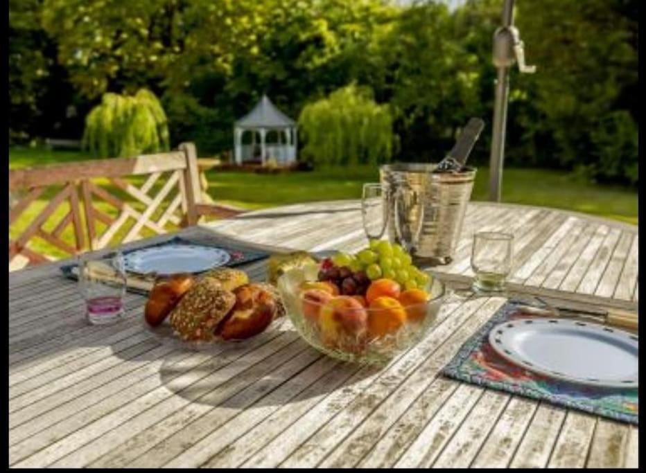 فيلا The Nook Located In A Beautiful Garden Setting With Parking ستارتفورد أبون آفون المظهر الخارجي الصورة